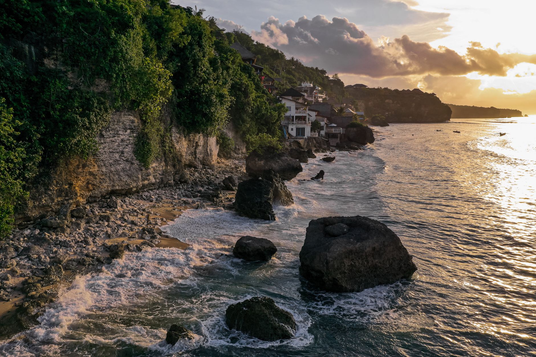 Praia de Bingin